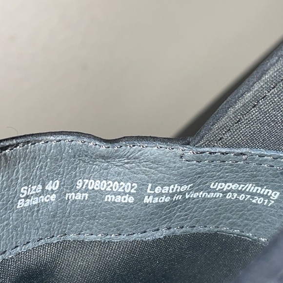 Dansko Tamara Black Leather Clogs with accent buckle.  Size 40 EU or 10-10.5 US. - Picture 13 of 14